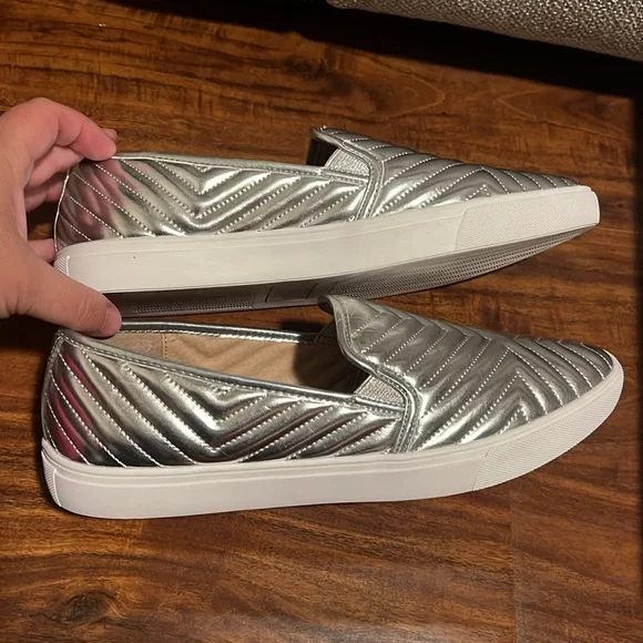 NIB Donald Pliner Pammy Women's Metallic Silver Quilted Slip-on Sneaker 38.5